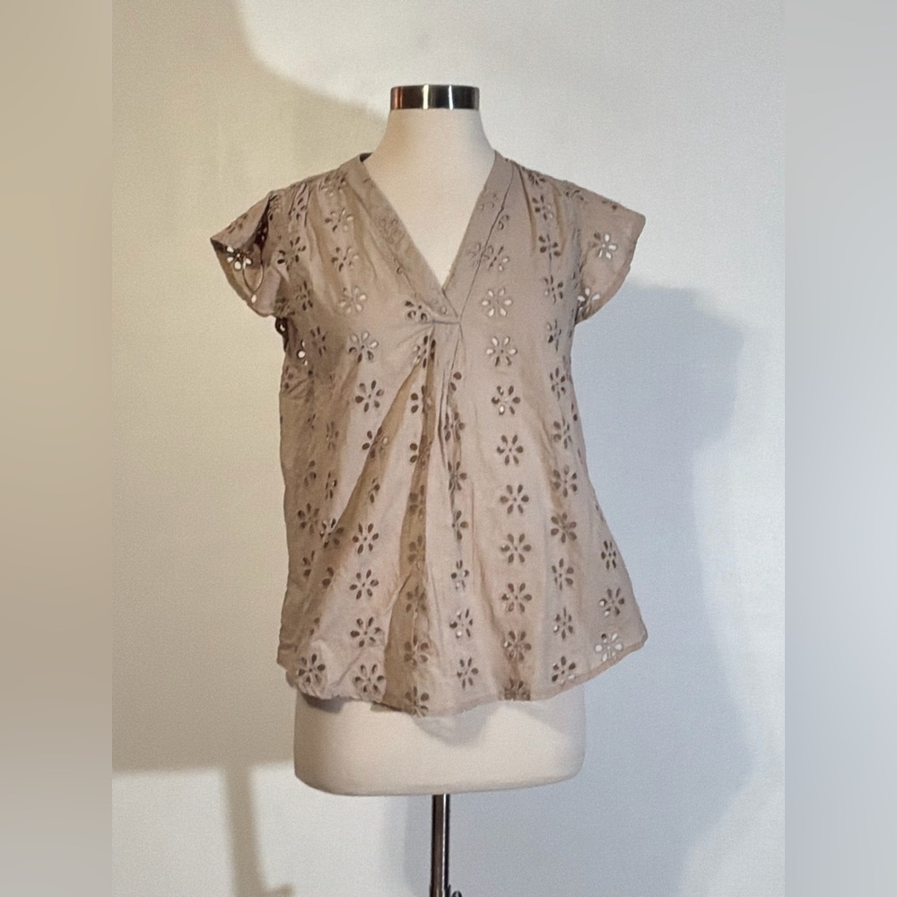 CeCe Taupe Eyelet V-Neck Flutter Sleeve Blouse